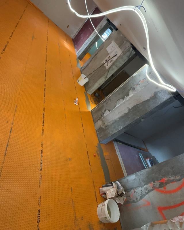 Pour AATELIER SAS, Chamonix, photo 3 sur 9 (préparation du support)