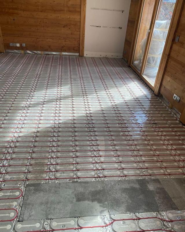 Résine et carrelage sur sol chauffant, photo 3 sur 5 (plancher chauffant avant pose)