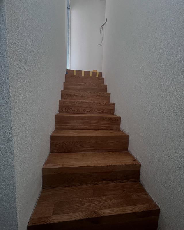 Escalier habillé de marches en bois