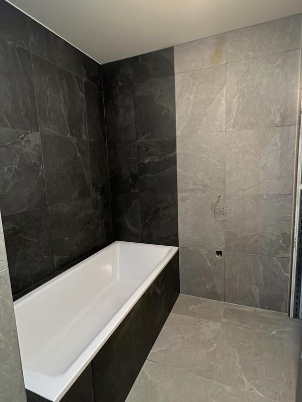 Salles de bain, pierre grise et marbre noir, photo 5 sur 9
